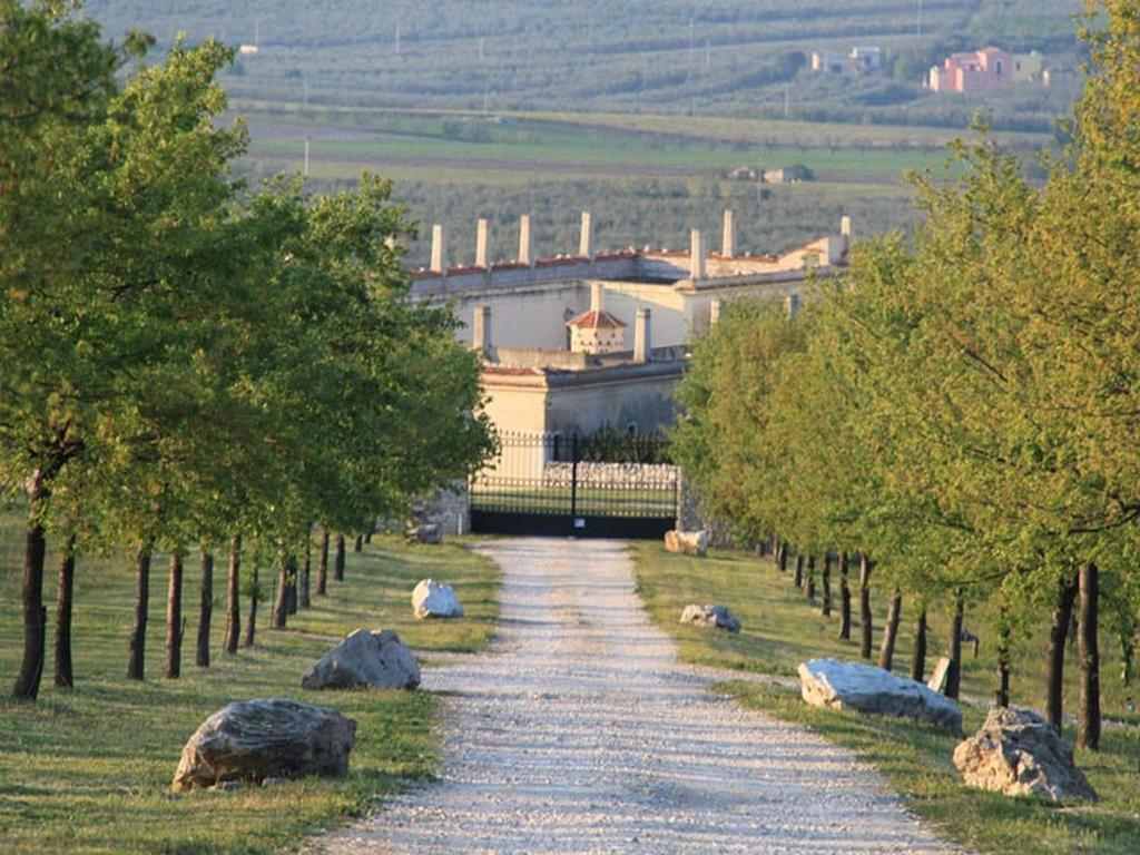 Lama Di Luna Biomasseria Montegrosso Bagian luar foto